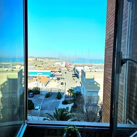 Bilocale Vista Mare 아파트 *