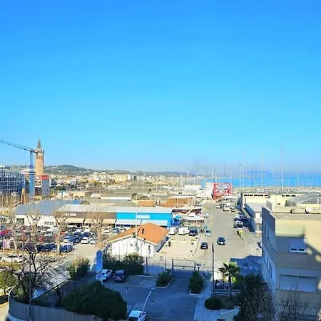 Bilocale Vista Mare Чивитанова-Марке